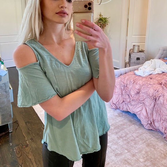 Cold shoulder tee - Picture 3 of 5